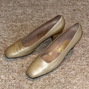Salvatore Ferragamo Cream/Gold Leather Low Heel Pumps